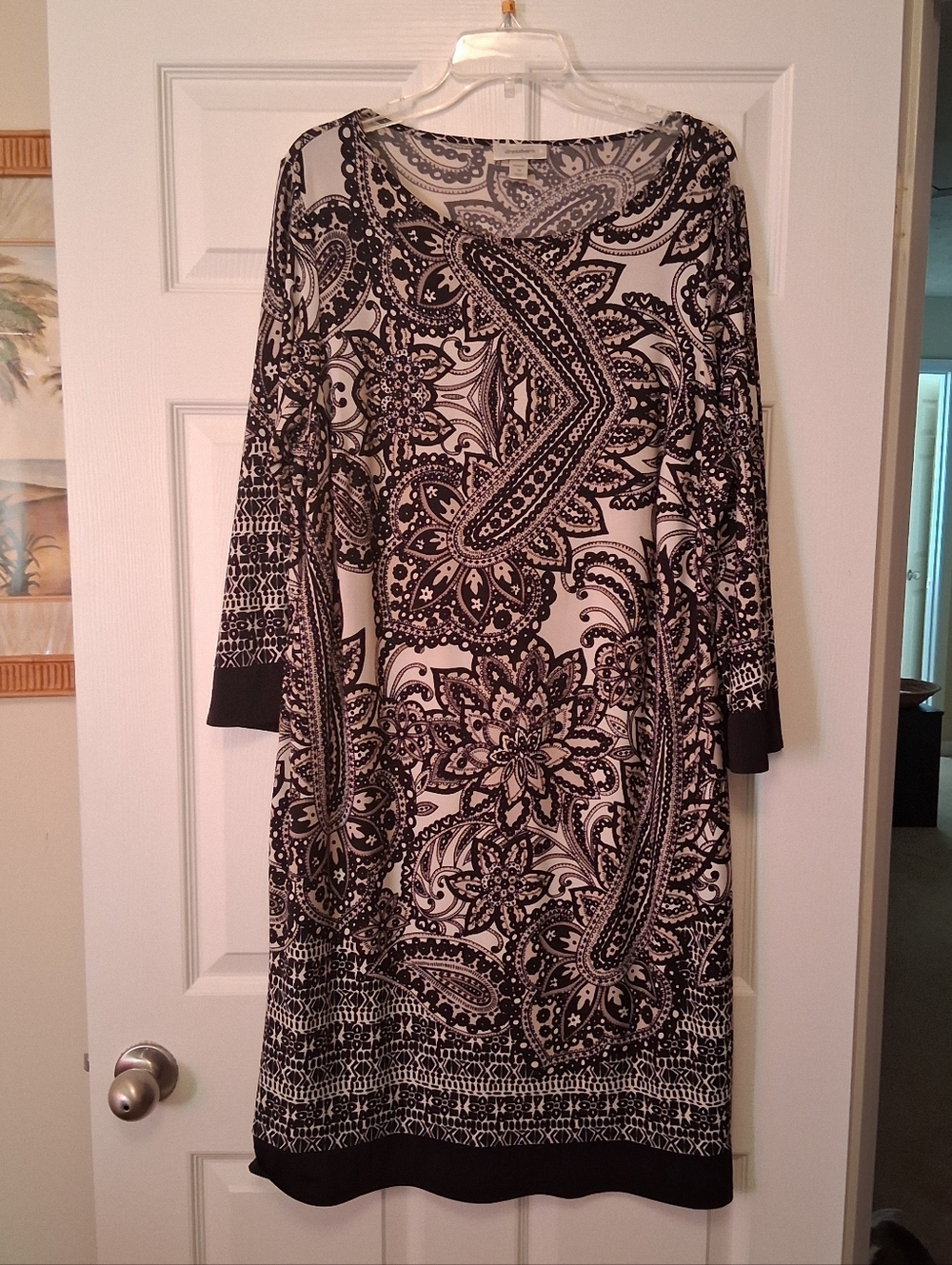 Black And White Print Sheath dress. Size 18